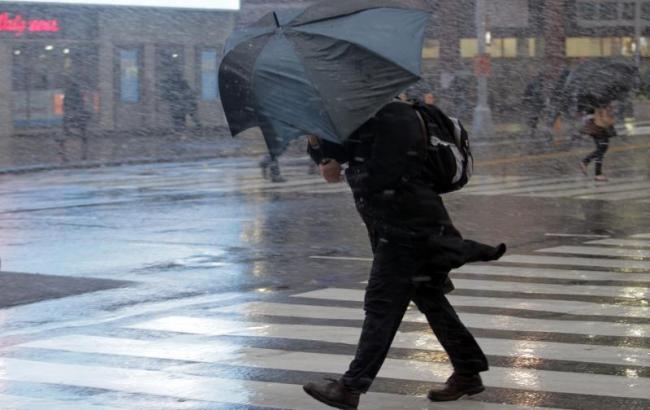 ДСНС попереджає про сильні пориви вітру на більшій частині України 22 грудня