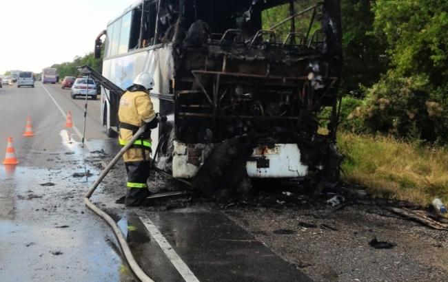 На трассе Керчь-Симферополь загорелся автобус с туристами