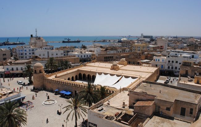 "Важный рынок". Тунис отправит самолеты за туристами из России, несмотря на войну в Украине