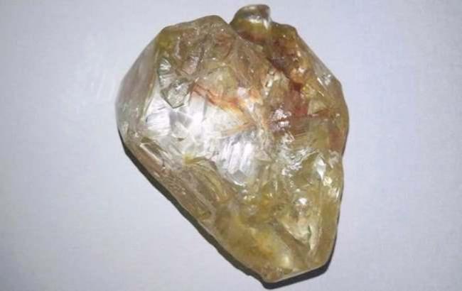 В сети показали фото одного из крупнейших в мире алмазов