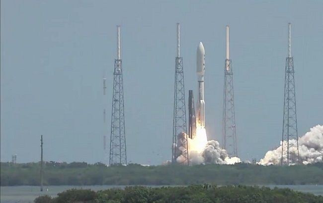 Зонд Juno відправив першу після виходу на орбіту кольорову фотографію Юпітера