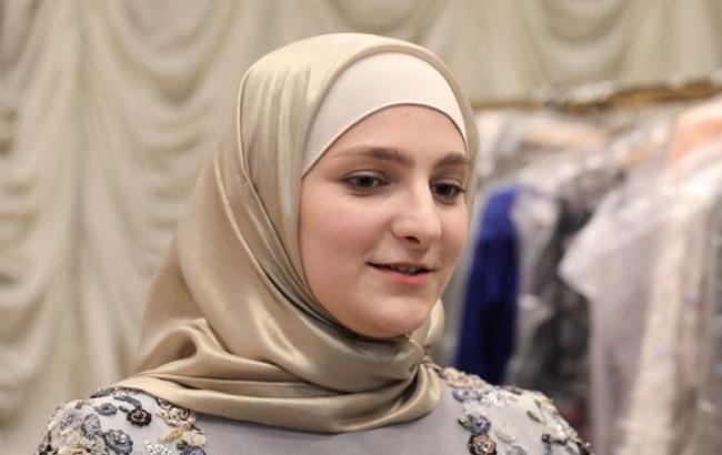 Донька Кадирова вразила московський бомонд показом колекції мусульманського вбрання