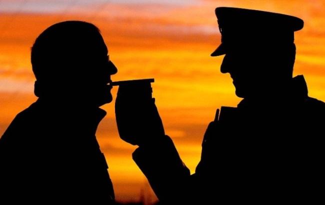 Поліцейські отримали право "задувати" водіїв