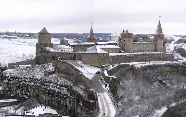 В Каменце-Подольском обвалилась часть крепости XII века