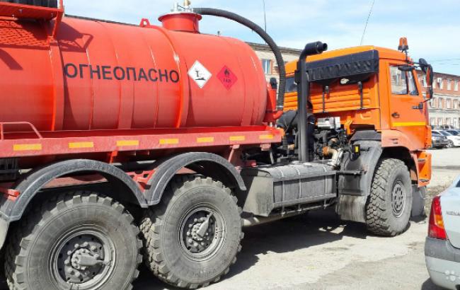 Полиция задержала "КамАЗ" с ворованной нефтью в Сумской области