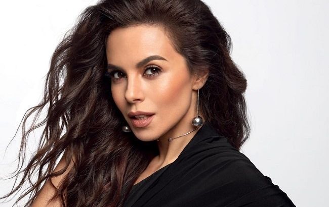 Ой, какая прелесть: Настя Каменских вернулась к привычному "кудрявому" имиджу