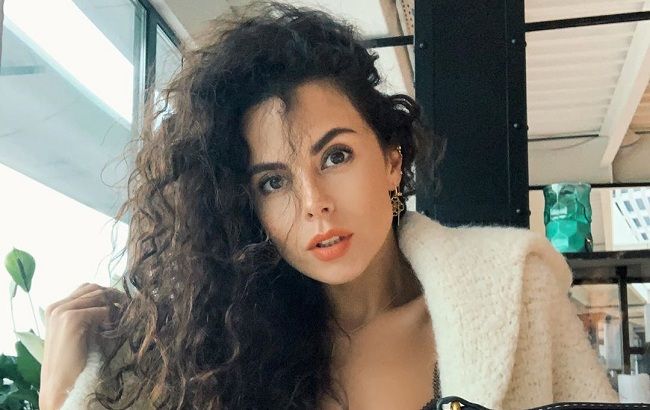 "Папа похож на Энтони Хопкинса": Настя Каменских умилила сеть фото с родителями