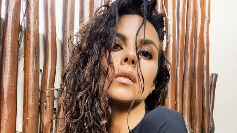 Из лета в зиму: Настя Каменских завела сеть жарким танцем в бикини (видео)