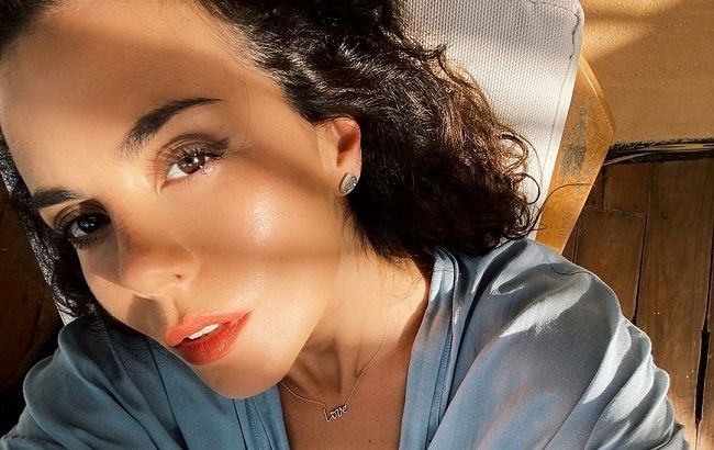 Немов дівчинка: Настя Каменських на гойдалках дала розглянути витонченість спортивних ніжок