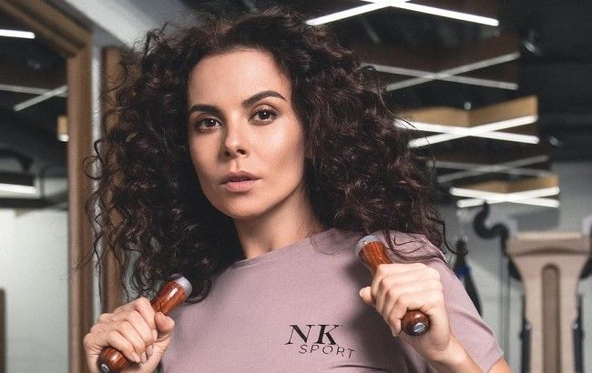 Тренировка со звездой: Настя Каменских показала эффективные упражнения для упругих ягодиц