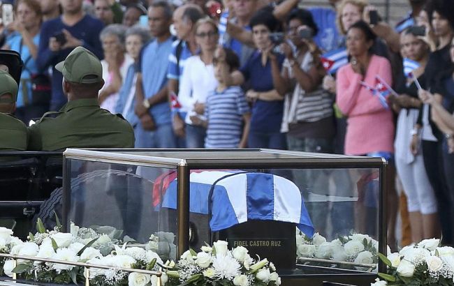 На Кубе завершилось прощание с прахом Кастро