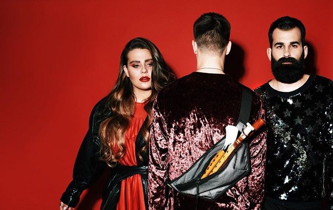 Била і зламала палець: стало відомо про бійки в гурті KAZKA