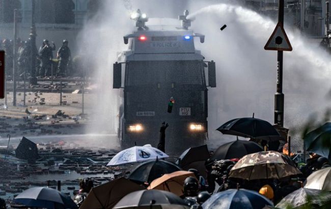 Полиция Гонконга штурмовала университет с протестующими студентами