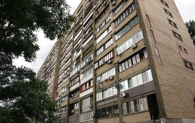 В Киеве мужчина трагически погиб, выпав из окна многоэтажки