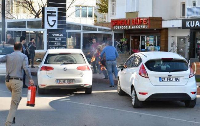 Дві жінки-терористки напали на поліцейську дільницю в Стамбулі