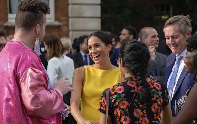 Квітуча і щаслива: Меган Маркл вперше після весілля показалася на публіці в яскравому образі