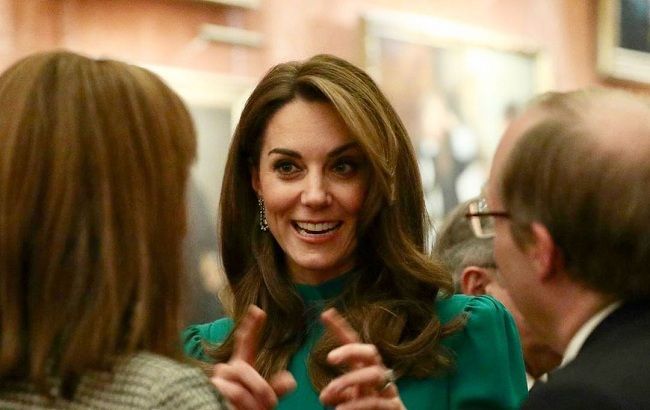 Кейт Миддлтон неожиданно призналась простой девушке, что сильно прогадала с выбором наряда на Рождество