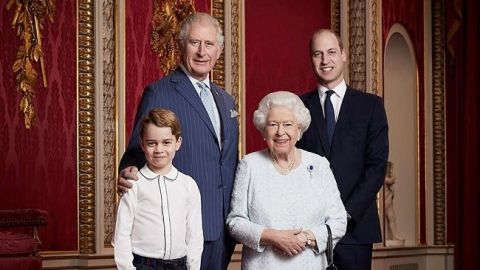 Дипломатический прием: Елизавета II странным способом  поддержала Меган Маркл и принца Гарри