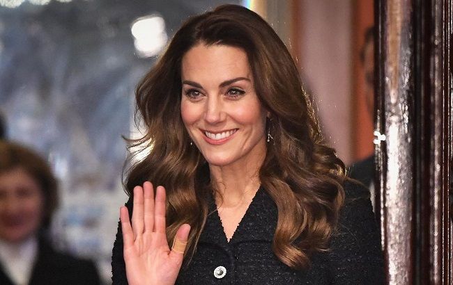 Кейт Міддлтон ефектно виділяє талію в твідовому платті з пишною спідницею - сама елегантність