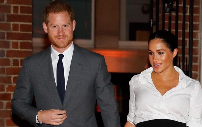 Меган Маркл вышла в свет в элегантном черно-белом наряде от Givenchy