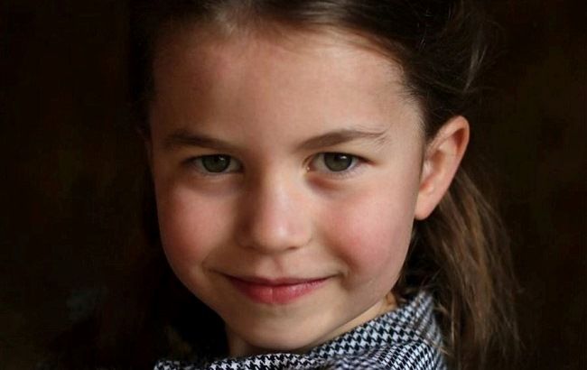 У мережі вражені неймовірною схожістю принцеси Шарлотти зі своєю відомою родичкою в дитинстві (архівні фото)