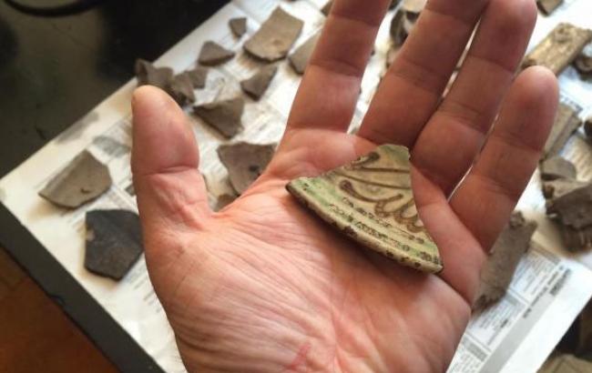У Калуші випадково знайшли залишки кераміки XVIII століття