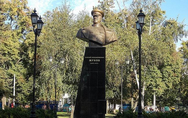 У Харкові відновили пам'ятник Жукову (фото)