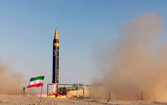 В Ірані показали нову балістичну ракету дальністю 2000 км