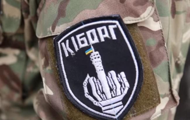 В Киеве почтили память "киборгов": родные бойцов жалуются на "беспредел" охраны президента