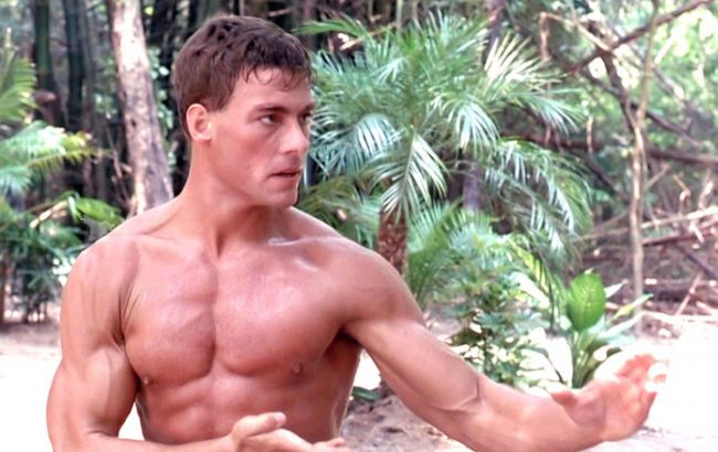 Ван Дамм повторил свой знаменитый танец из "Кикбоксера"