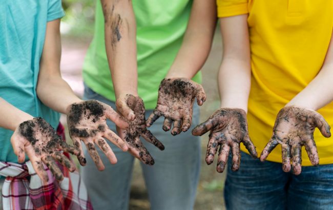 Как быстро очистить ногти от грязи после огорода: эффективные способы