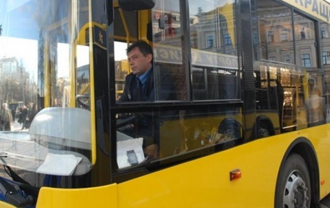 В Киеве пассажирка автобуса напала на контролеров с газовым баллончиком