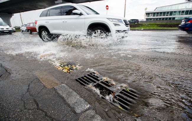Киев ушел под воду после очередного ливня: фото и видео