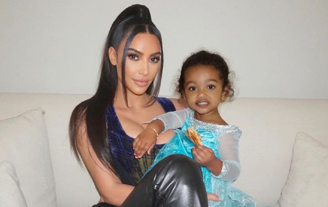 Мамина принцеса: Кім Кардашьян вразила мережу красою 2-річної доньки
