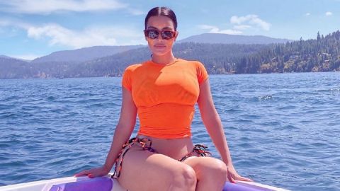 Фігура мрії: Кім Кардашьян в облягаючому одязі підкорила мережу апетитними формами