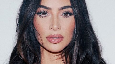 В пікантному бікіні на березі океану: Кім Кардашьян розбурхала мережу апетитними формами