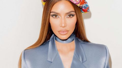 Шикарна: Кім Кардашьян демонструє розкішне тіло в стильному костюмі Dior