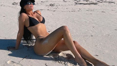 Взять на заметку: Ким Кардашьян нашла самое модное бикини лета 2022 (и купила сразу несколько)