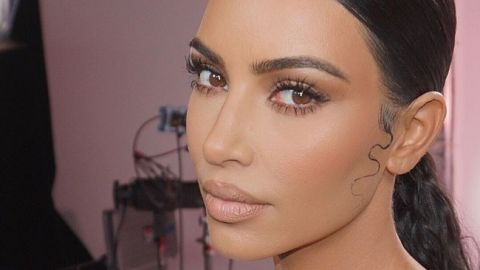 Хищная кошечка: Ким Кардашьян "взорвала" сеть новым провокационным образом