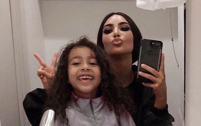Такая большая! Ким Кардашьян показала новое фото подросшей дочери