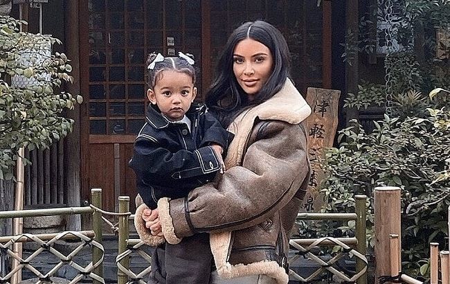 Мамині дочки: Кім Кардашян показала, як проводить час зі своїми малятами