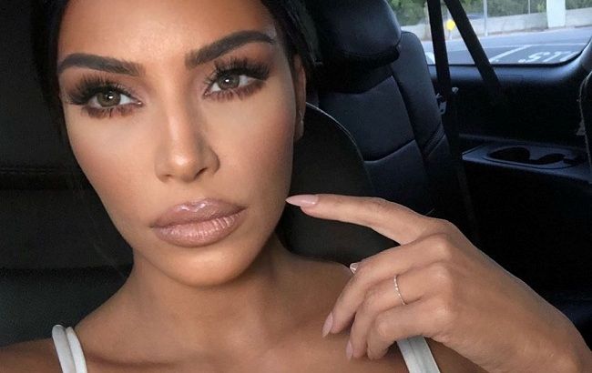 Бездоганний nude: Кім Кардашян показала, як швидко зробити натуральний макіяж на кожен день