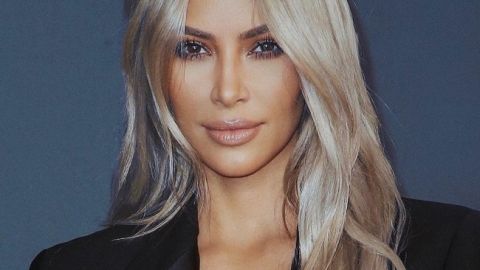 Просто бомба: Ким Кардашьян примерила образ соблазнительной блондинки