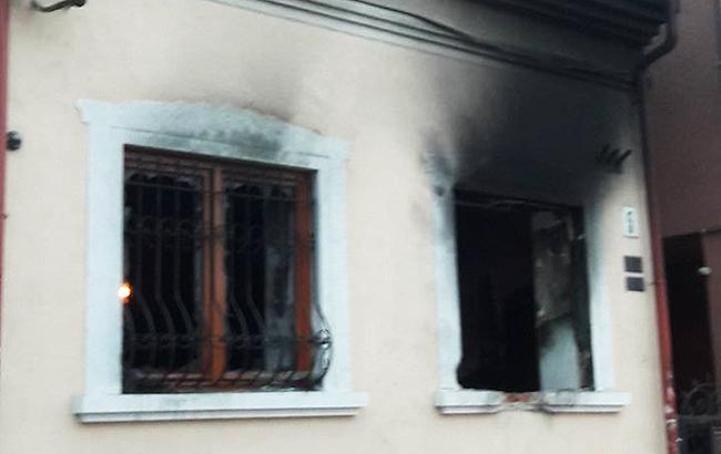 Горсовет и ОГА сделали заявления по поджогу офиса венгров в Ужгороде