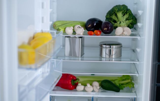 5 продуктів, які не можна зберігати у дверцятах холодильника: зіпсуються дуже швидко