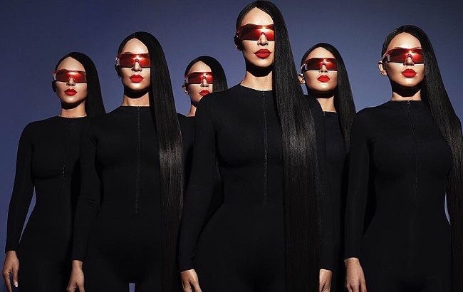 Ким Кардашьян представила необычную рекламную кампанию со своими "клонами" (фото)