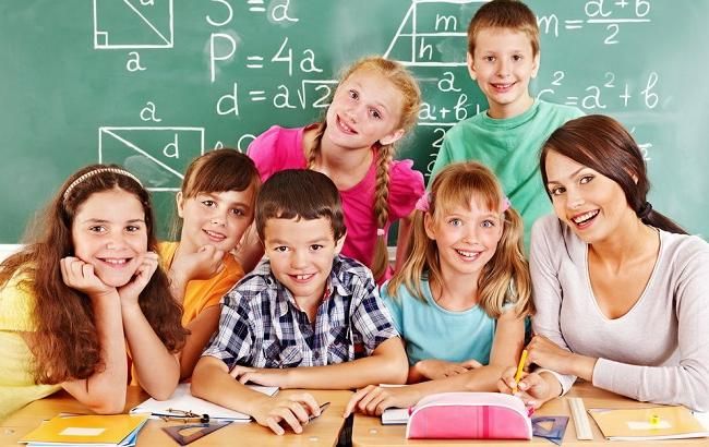 Українці відзначають День вчителя: традиції святкування