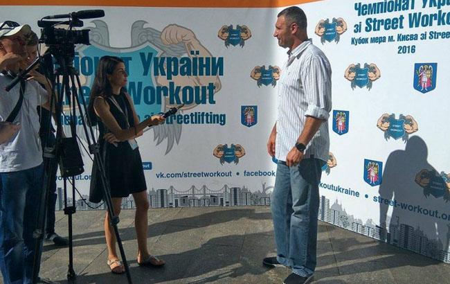 Мер Києва прийняв участь в чемпіонаті Street Workout-2016, продемонструвавши навички віджимання