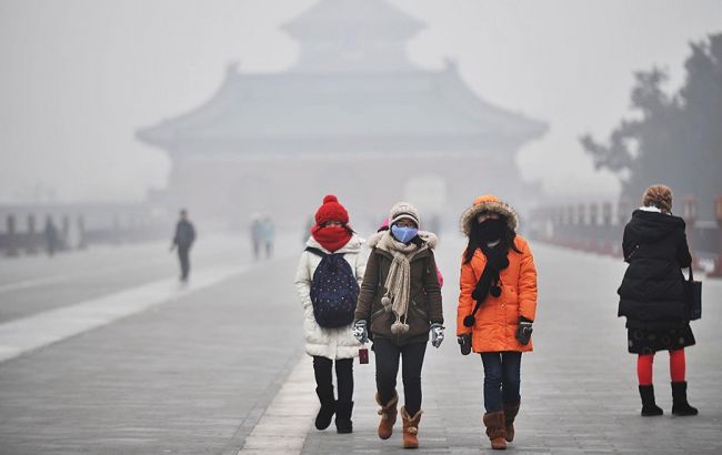 В Китае из-за густого смога отменены авиарейсы, перекрыты автомагистрали