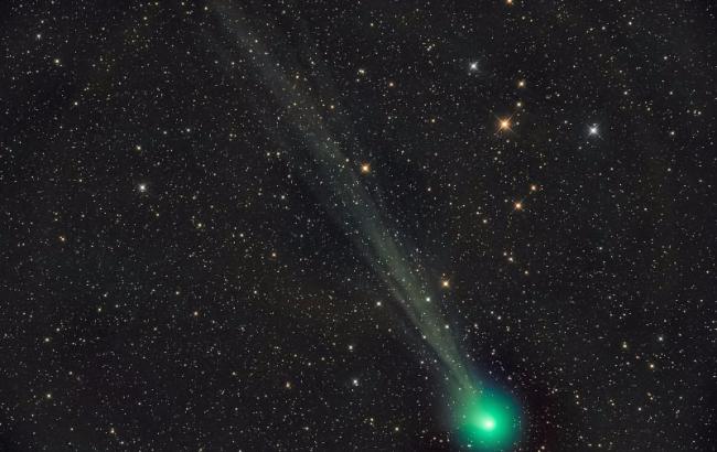 Комету, подлетевшую к Земле, можно увидеть при помощи бинокля